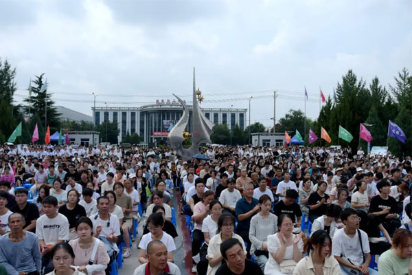 大奖国际仁爱天使助学日现场